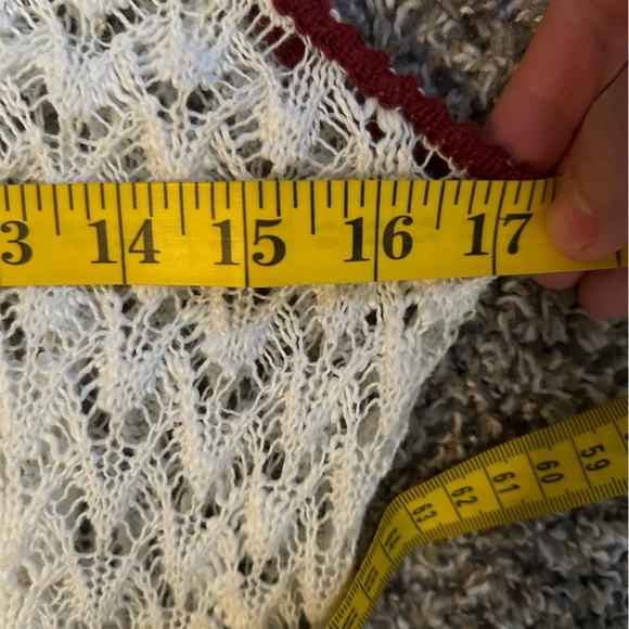 5/$25 BKE women’s sleeveless crocheted mixed media top size medium - Picture 8 of 11